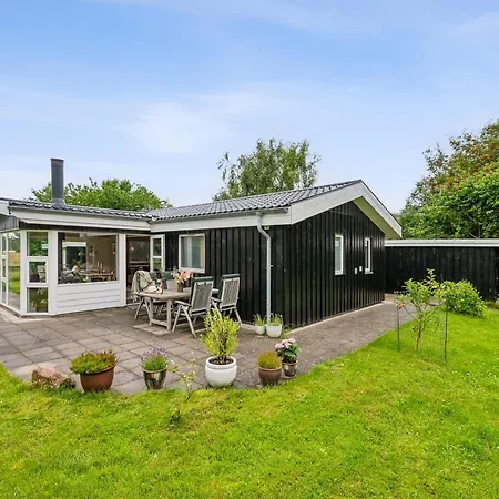 Дом отдыха Njoy Your In A Charming And Well-maintained Near The Child-friendly Begtrup Vig Surrounded By Nature And Tranquillity *